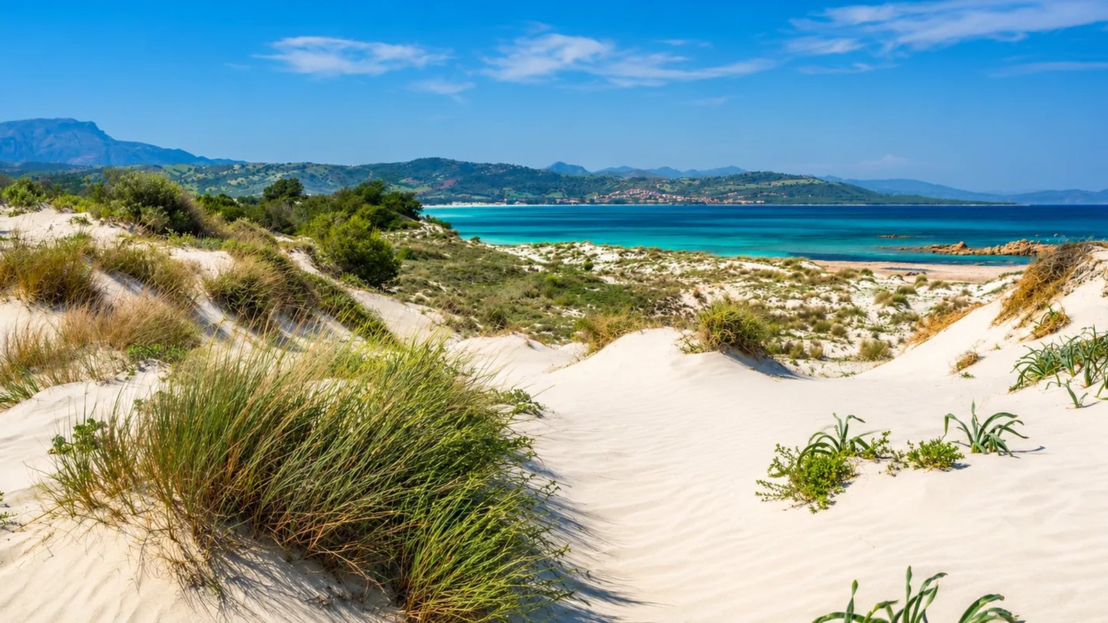 Spiaggia di Capo Comino, nei dintorni di Posada